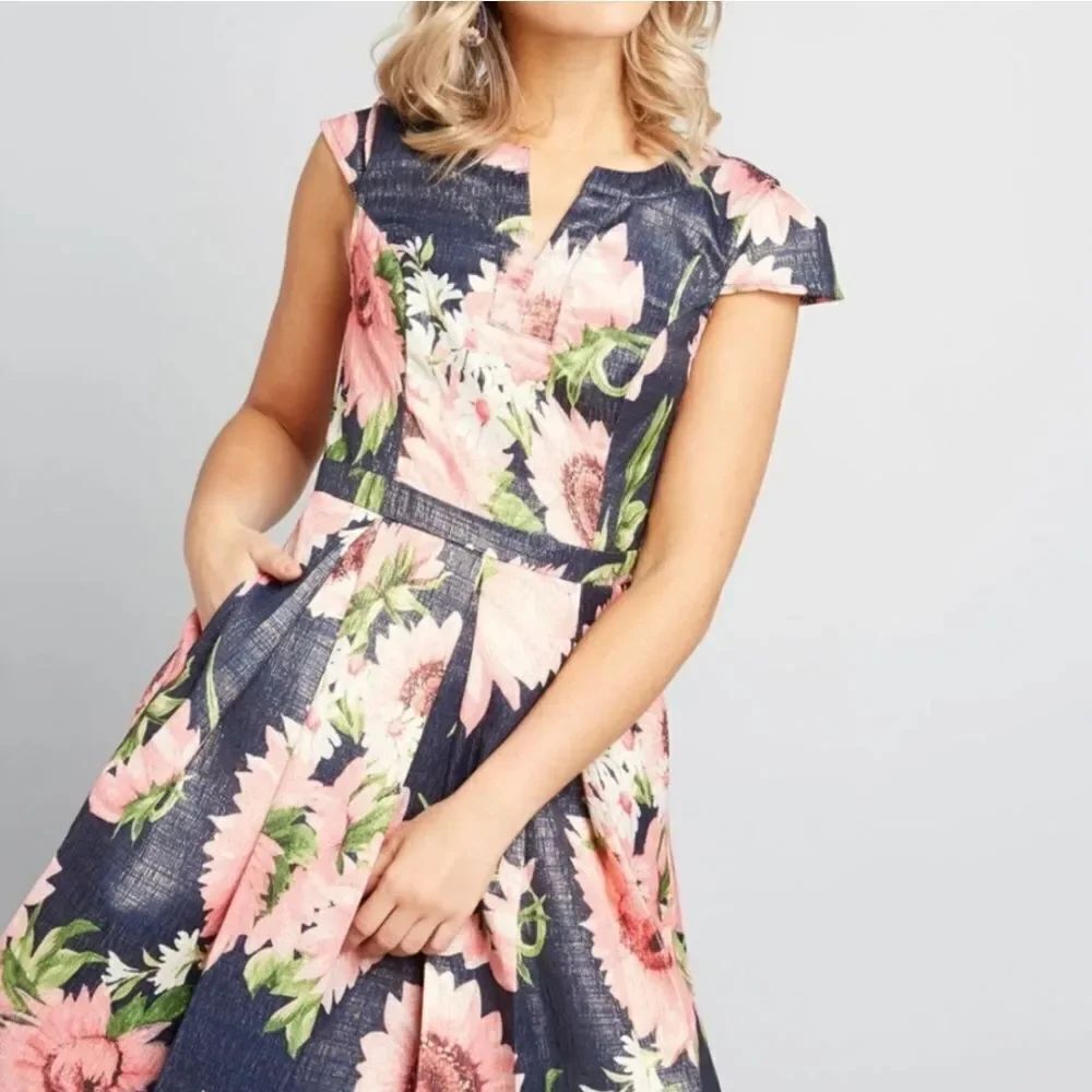 Modcloth Personal Boldness Fit and Flare Dress Size 8